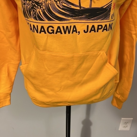 Bowery Kanagawa Japan Men's Graphic Sweatshirt Yellow Hoodie Medium NWT - Picture 3 of 4